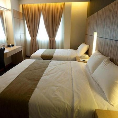 Grand Medallion Hotel Kuching Exterior foto
