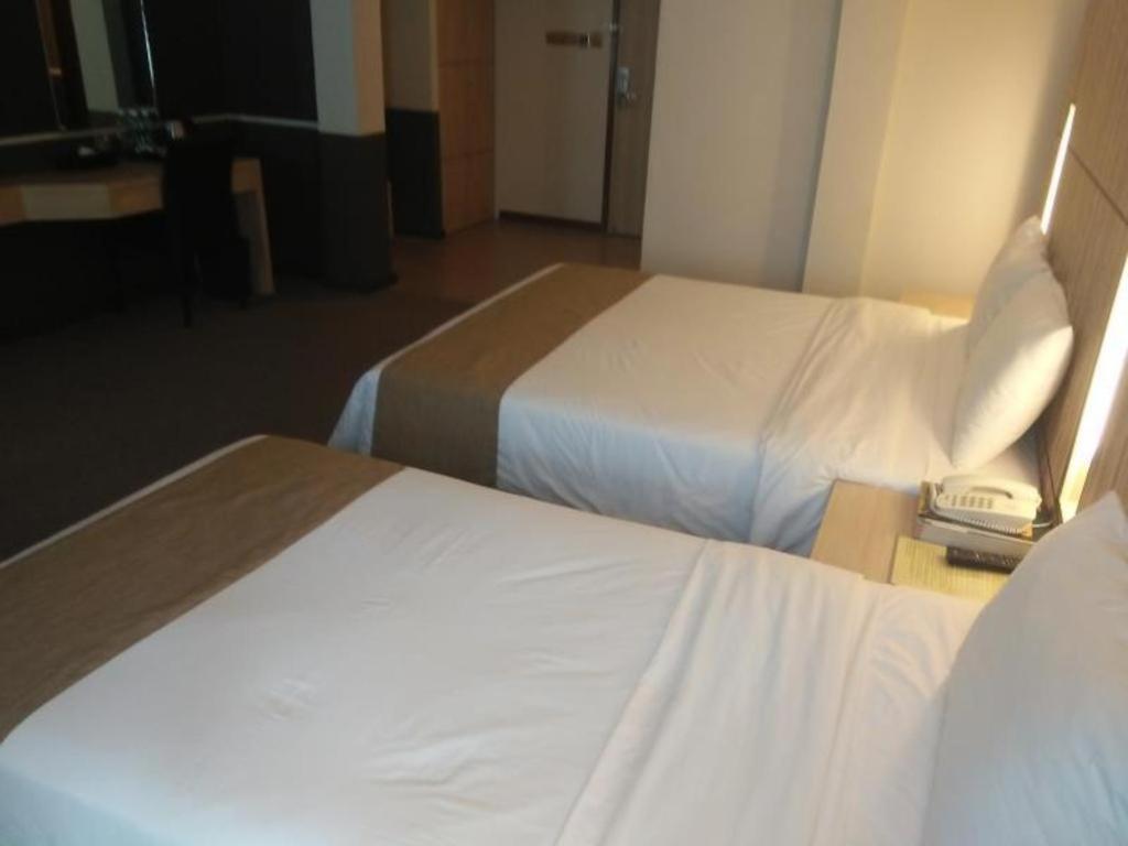 Grand Medallion Hotel Kuching Exterior foto