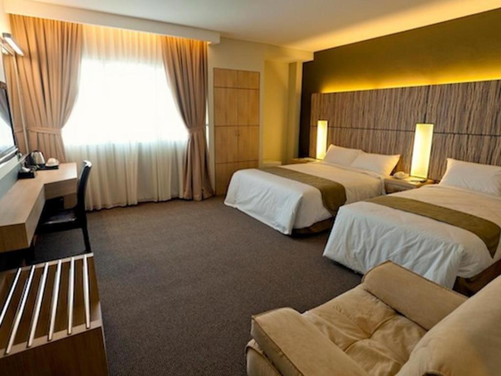 Grand Medallion Hotel Kuching Exterior foto