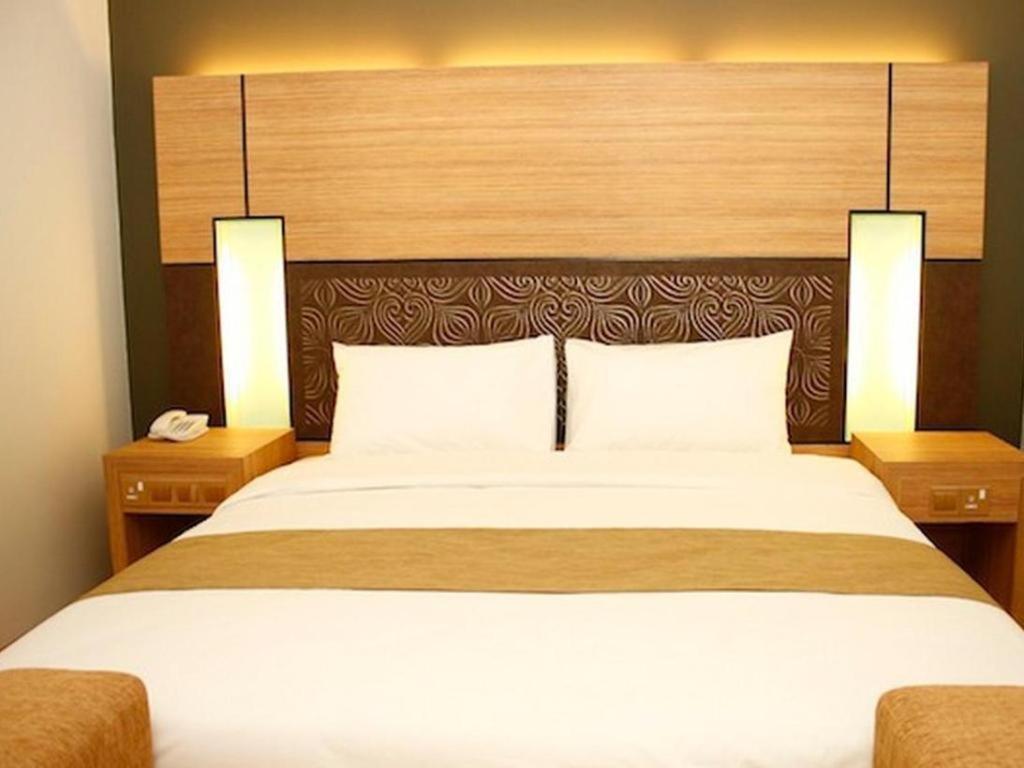 Grand Medallion Hotel Kuching Exterior foto