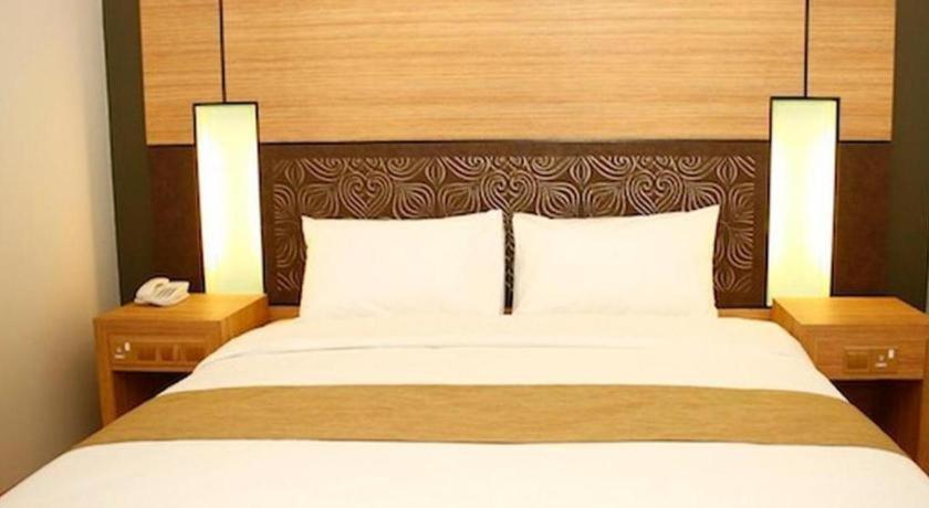 Grand Medallion Hotel Kuching Exterior foto