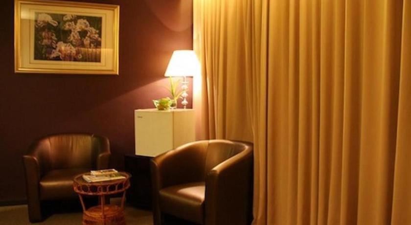 Grand Medallion Hotel Kuching Exterior foto