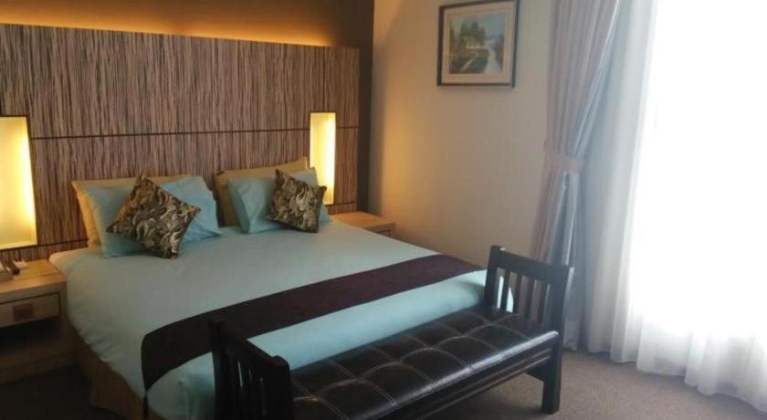 Grand Medallion Hotel Kuching Exterior foto