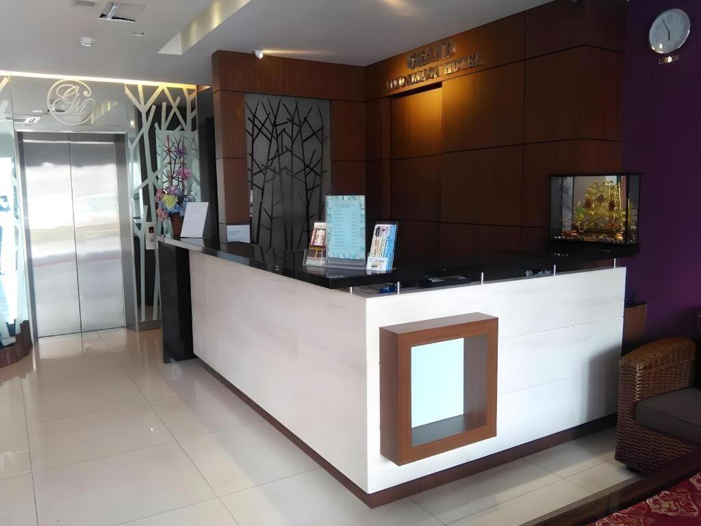Grand Medallion Hotel Kuching Exterior foto